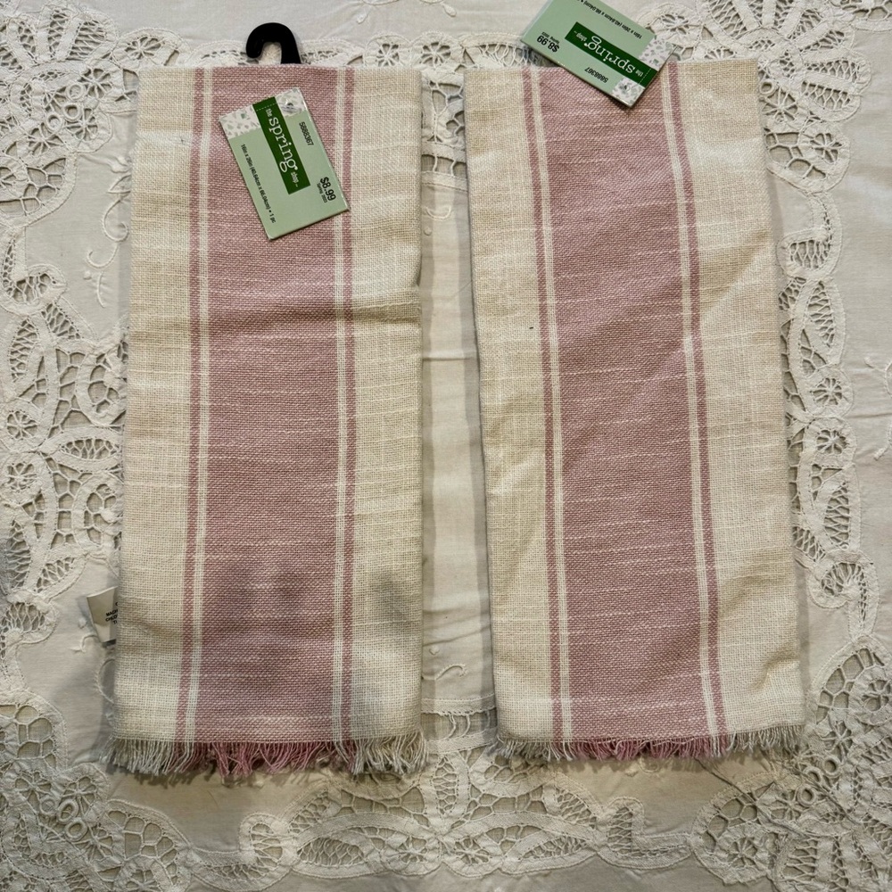 The Spring Shop Pink and White Textured Towels NWT